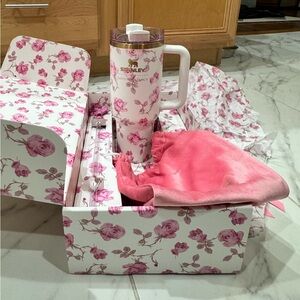 Stanley x LoveShackFancy Ribbon Rosa 40 oz NEVER USED ALL ORIGINAL PACKAGING